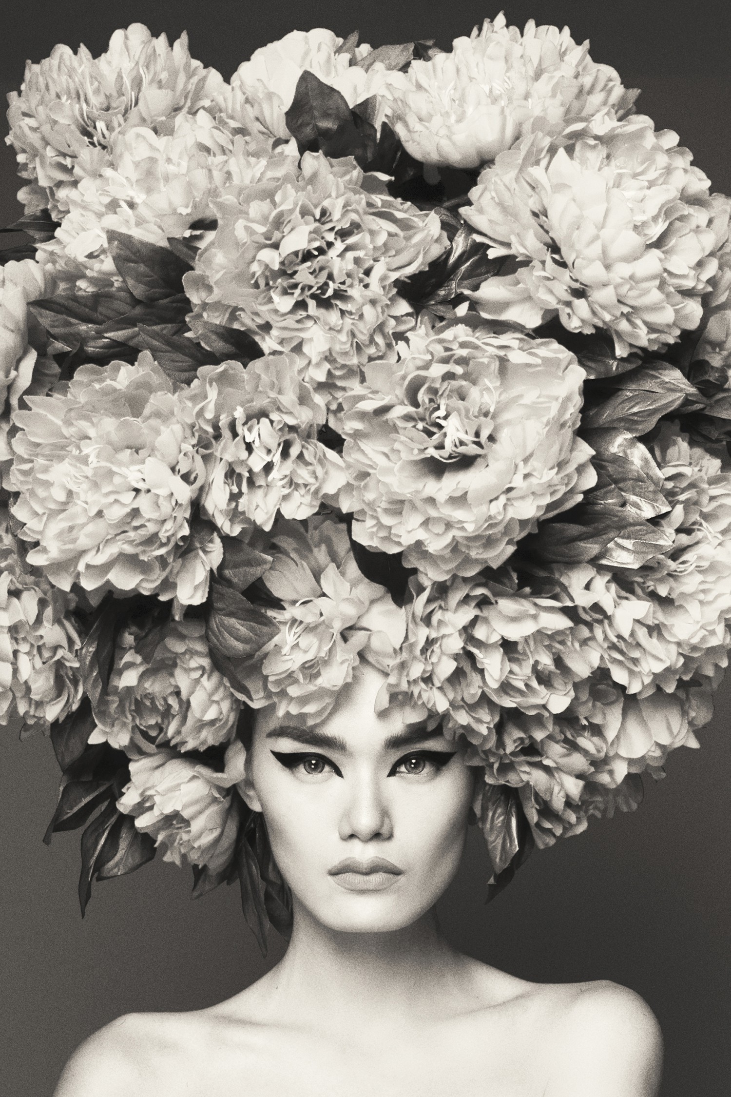 Hà Tăng vai trần, Kỳ Duyên cùng loạt mỹ nhân Việt khác trút bỏ xiêm y trong bộ ảnh của NTK Đỗ Mạnh Cường